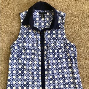 Classic blue & white patterned top 🦋